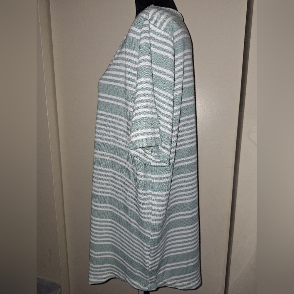 Basic Editions Top - Picture 3 of 4